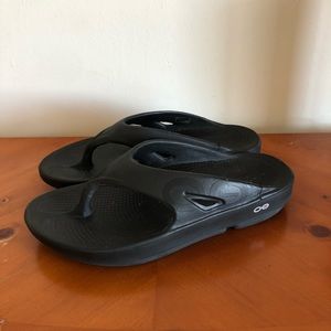 OOFOS Flip Flop Thong Sandals Black Unisex